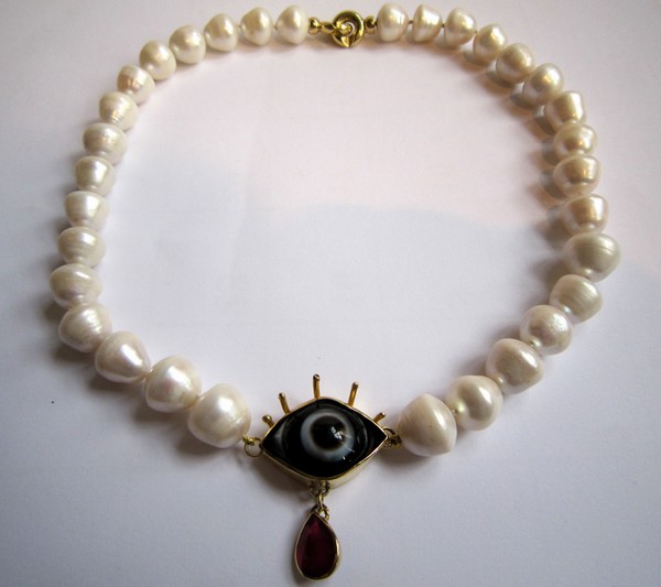 Pearl necklace, gold, ruby, agate